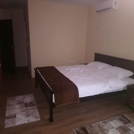 بيت شباب Prenociste Hrast Paraćin المظهر الخارجي الصورة