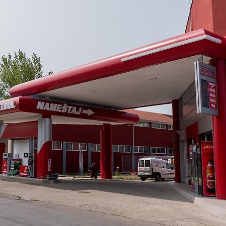 بيت شباب Prenociste Hrast Paraćin المظهر الخارجي الصورة