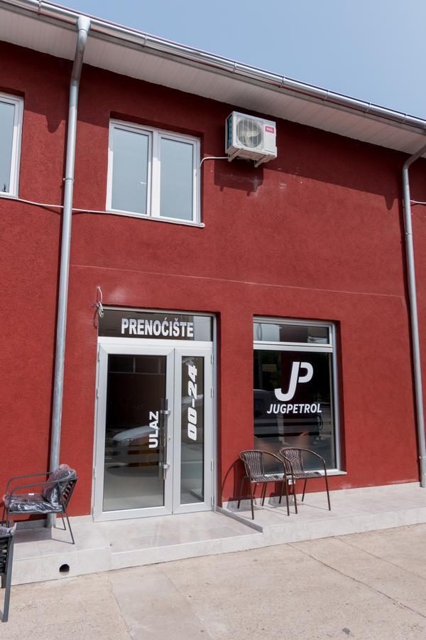 بيت شباب Prenociste Hrast Paraćin المظهر الخارجي الصورة